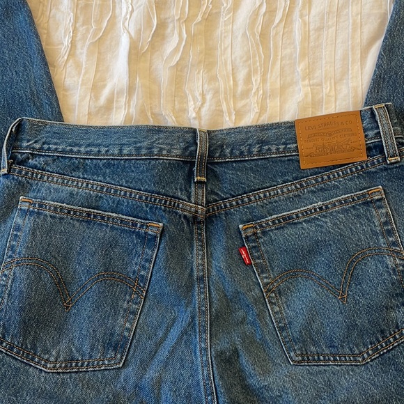 Wedgie style levies from aritzia - Picture 2 of 3